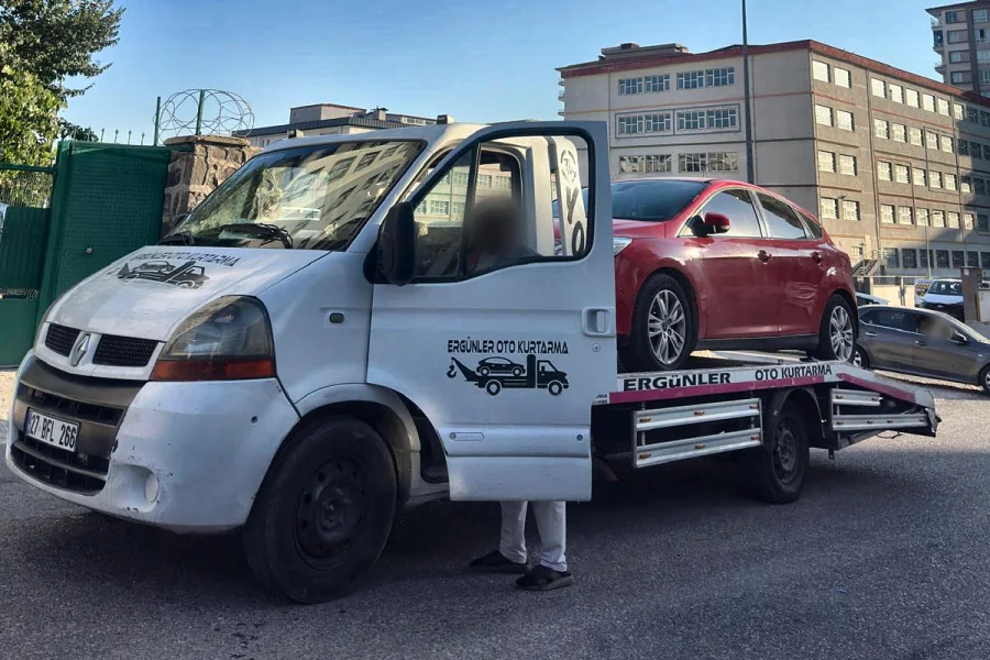 Ergünler Oto Kurtarma çekici aracının önden görünümü